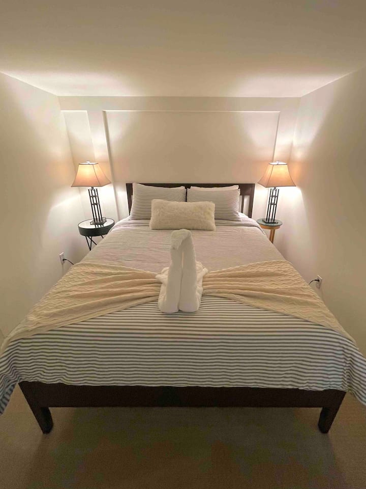 University District - Private Apartment, photo 3 of 20