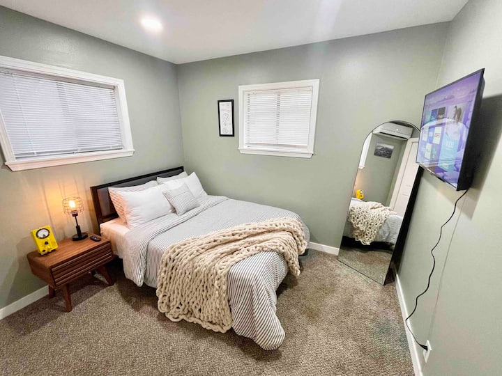 Hanford Room, photo 2 of 14