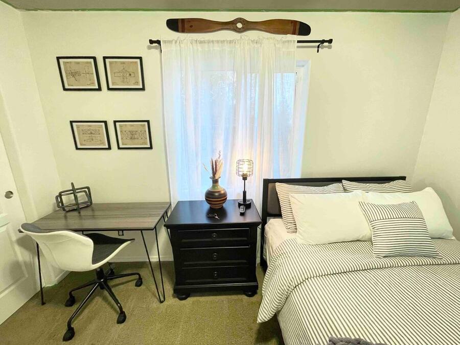 Aviator's Alcove, photo 1 of 11