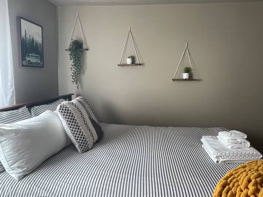 Evergreen Room, photo 3 of 16